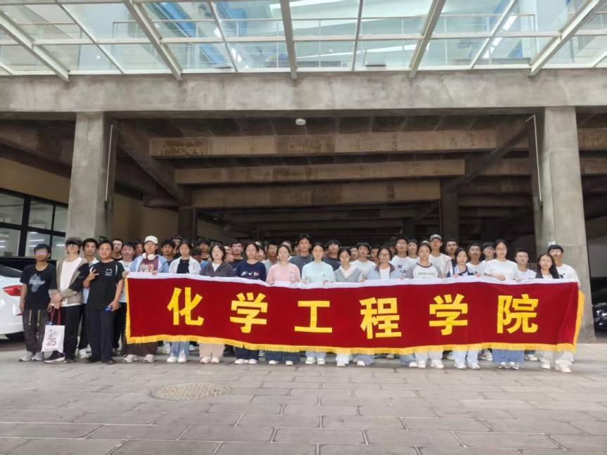 凝心聚力,绳采飞扬——色漫
荣获2025级新生拔河比赛优秀奖